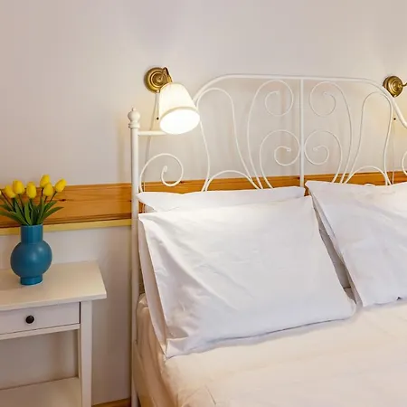 Eclectic And Cozy Apartment Near Popular Attractions In Beyoglu